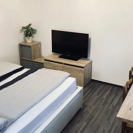 3 Haus Nahe Airport Ber * ברלין